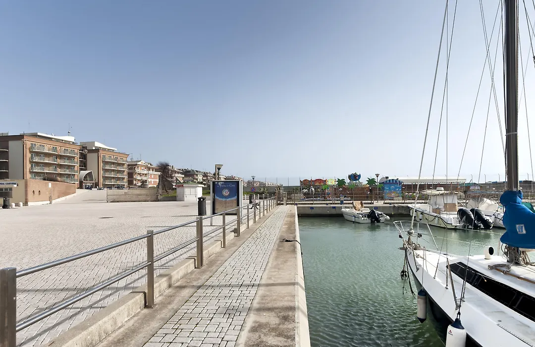 Smy Aran Blu Roma Mare (Adults Only)-1